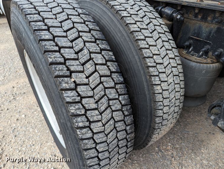 image for item MN9961 2018 Freightliner Cascadia 125  semi truck