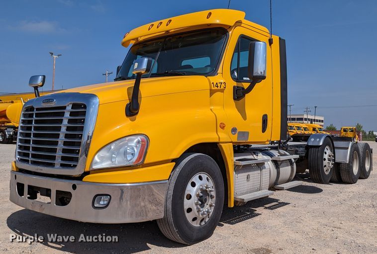 image for item MN9962 2018 Freightliner Cascadia 125  semi truck