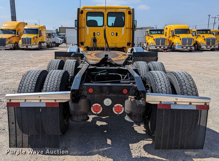 image for item MN9962 2018 Freightliner Cascadia 125  semi truck