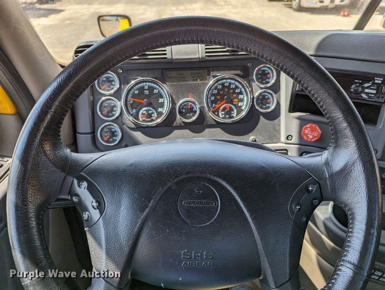 image for item MN9962 2018 Freightliner Cascadia 125  semi truck