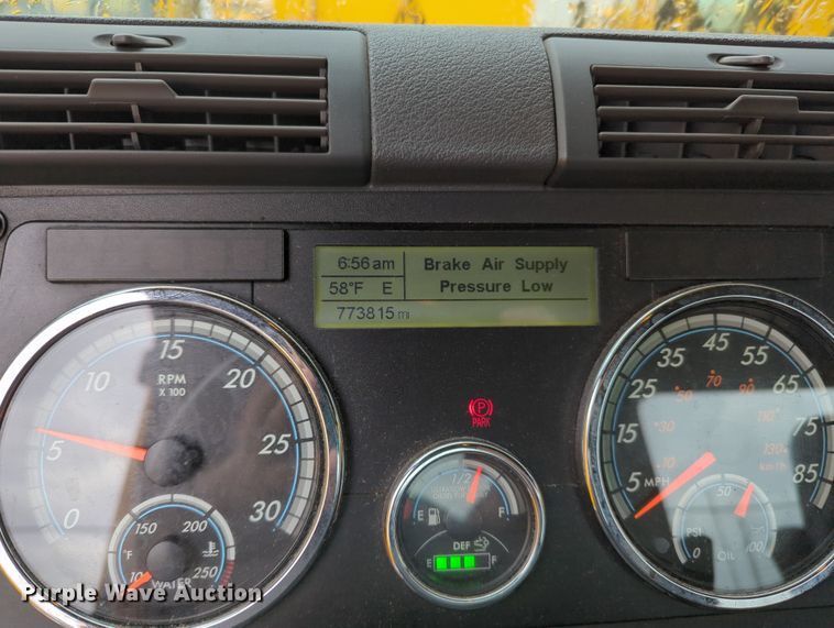 image for item MN9962 2018 Freightliner Cascadia 125  semi truck