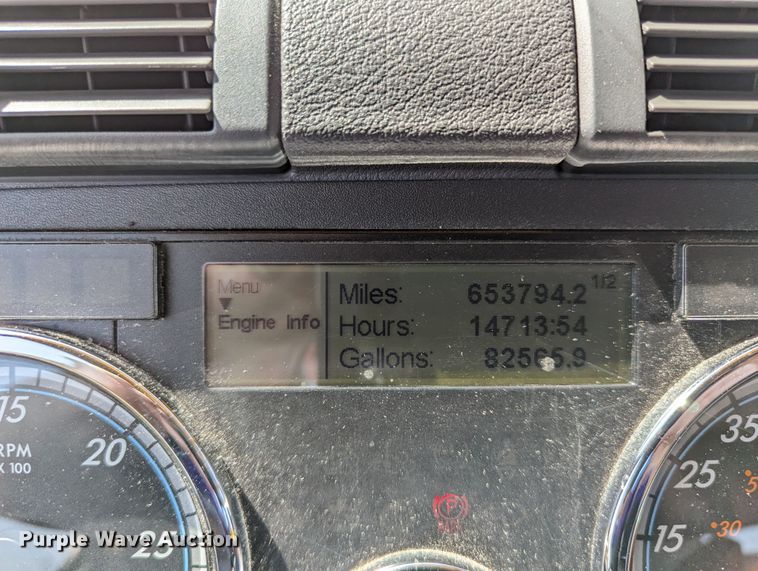 image for item MN9962 2018 Freightliner Cascadia 125  semi truck