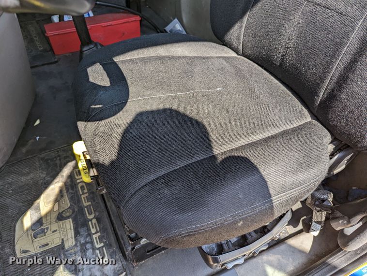 image for item MN9962 2018 Freightliner Cascadia 125  semi truck