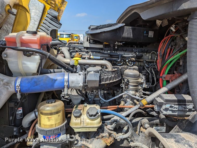 image for item MN9962 2018 Freightliner Cascadia 125  semi truck