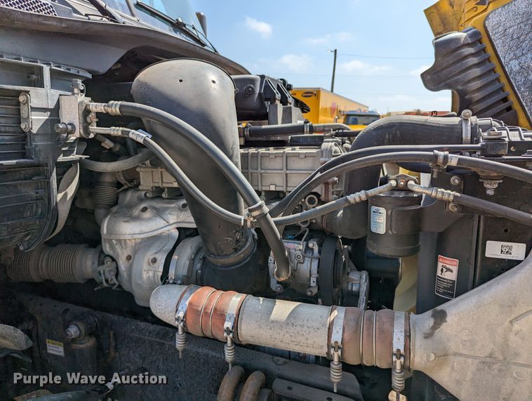 image for item MN9962 2018 Freightliner Cascadia 125  semi truck