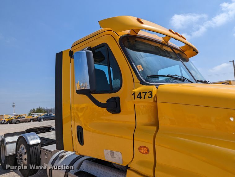 image for item MN9962 2018 Freightliner Cascadia 125  semi truck