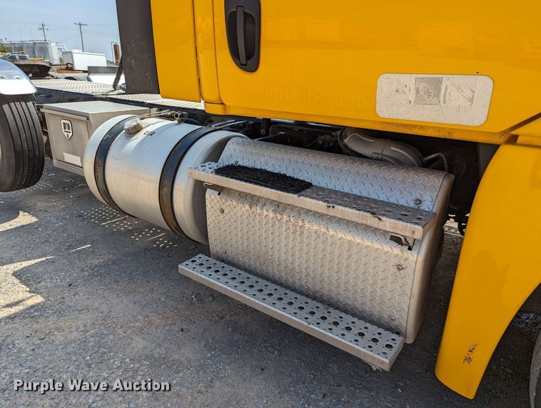 image for item MN9962 2018 Freightliner Cascadia 125  semi truck