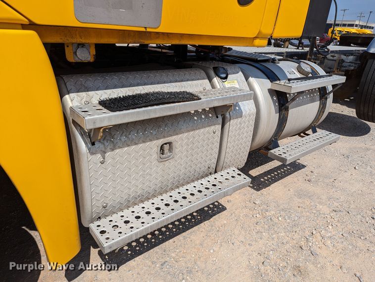 image for item MN9962 2018 Freightliner Cascadia 125  semi truck