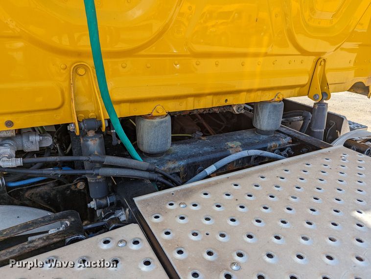 image for item MN9962 2018 Freightliner Cascadia 125  semi truck