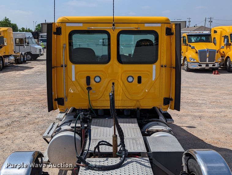 image for item MN9962 2018 Freightliner Cascadia 125  semi truck