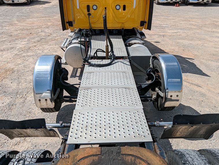 image for item MN9962 2018 Freightliner Cascadia 125  semi truck