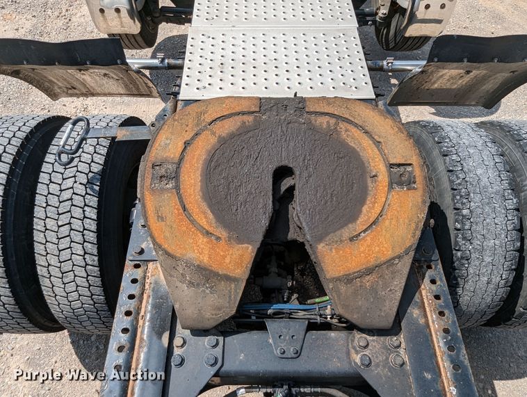 image for item MN9962 2018 Freightliner Cascadia 125  semi truck