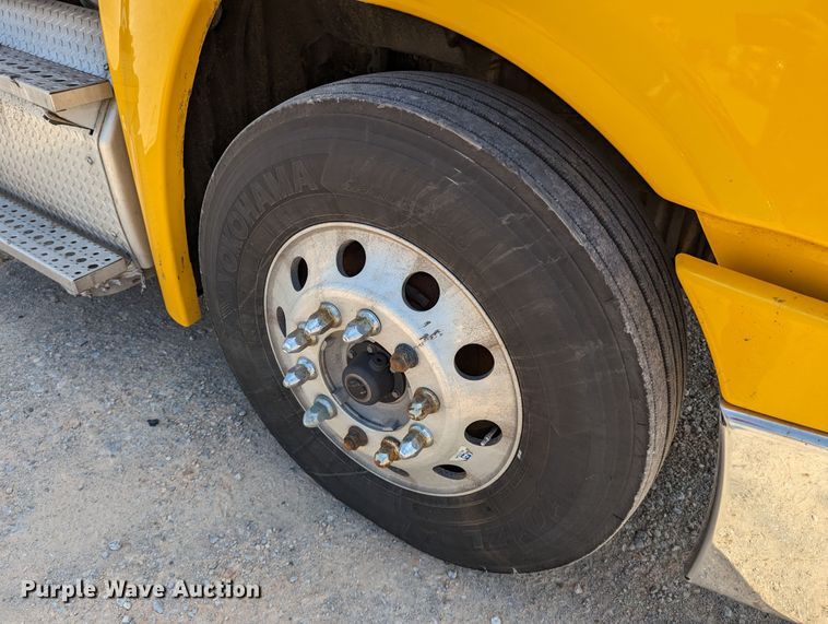 image for item MN9962 2018 Freightliner Cascadia 125  semi truck