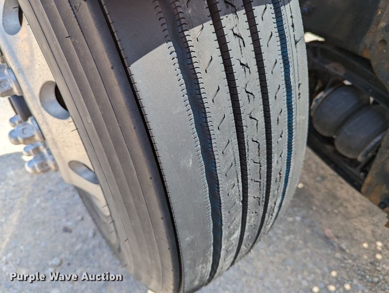 image for item MN9962 2018 Freightliner Cascadia 125  semi truck