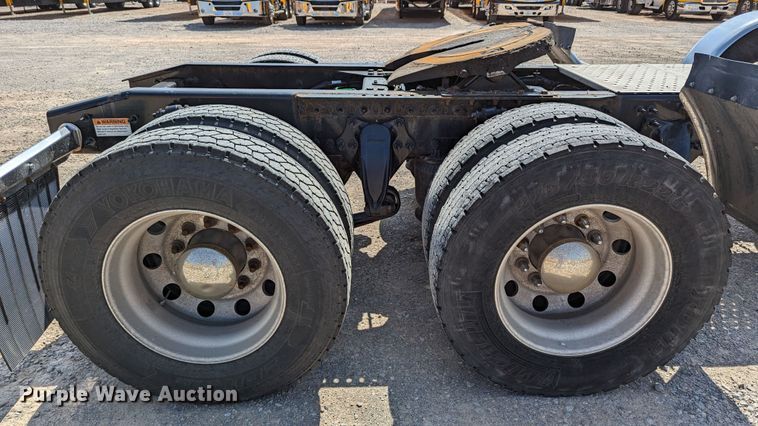 image for item MN9962 2018 Freightliner Cascadia 125  semi truck