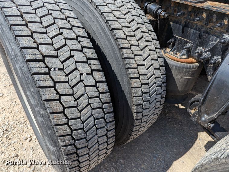 image for item MN9962 2018 Freightliner Cascadia 125  semi truck