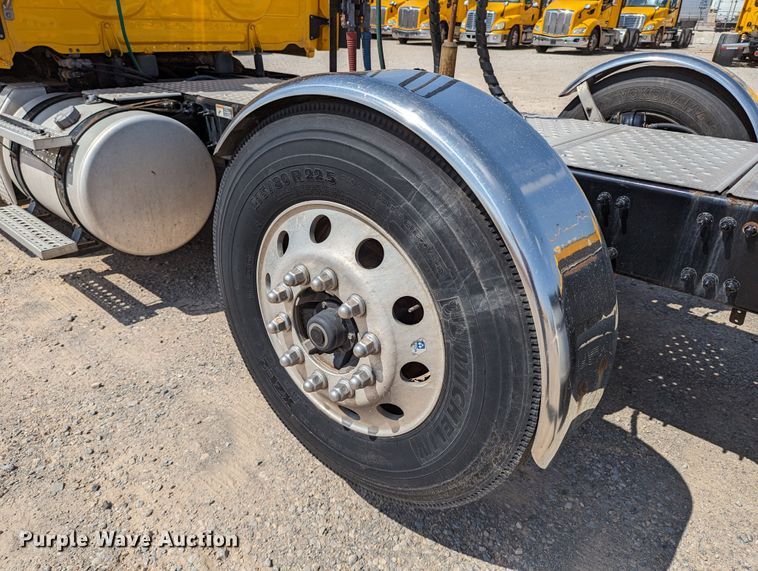 image for item MN9962 2018 Freightliner Cascadia 125  semi truck