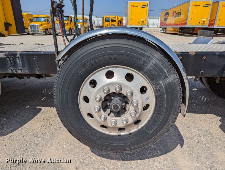 image for item MN9962 2018 Freightliner Cascadia 125  semi truck