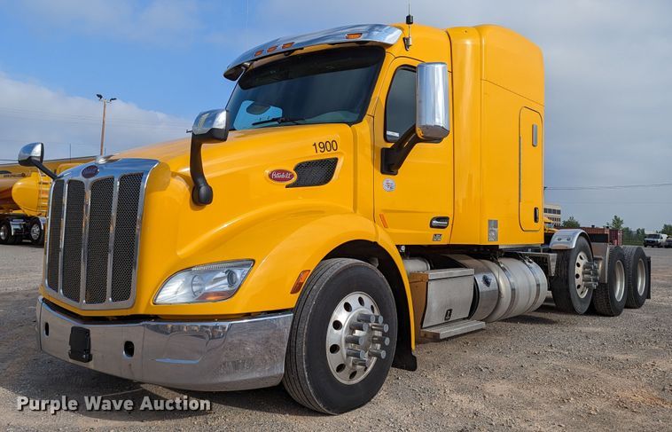 image for item MN9963 2019 Peterbilt 579  semi truck