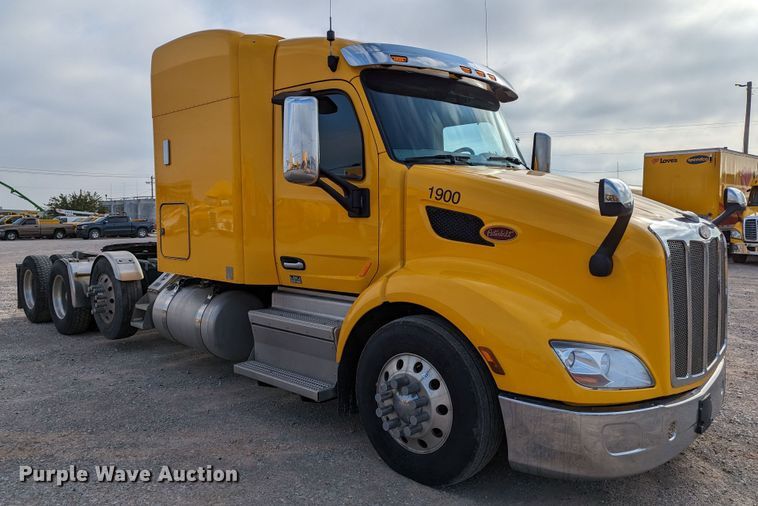 image for item MN9963 2019 Peterbilt 579  semi truck