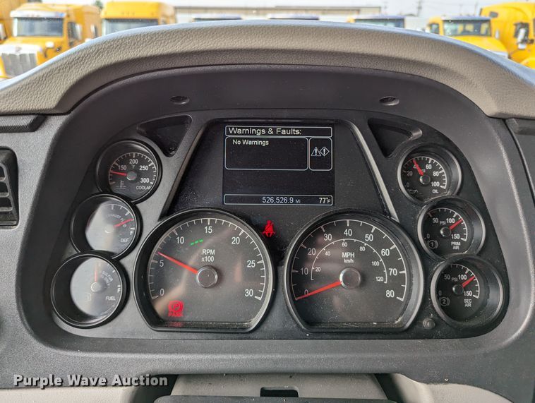 image for item MN9963 2019 Peterbilt 579  semi truck