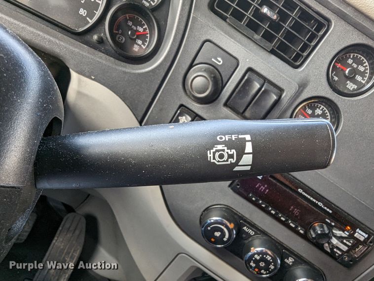 image for item MN9963 2019 Peterbilt 579  semi truck