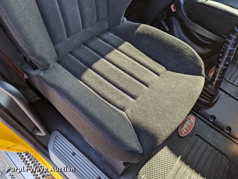 image for item MN9963 2019 Peterbilt 579  semi truck