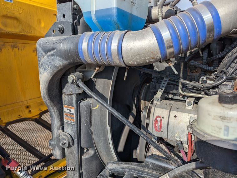 image for item MN9963 2019 Peterbilt 579  semi truck