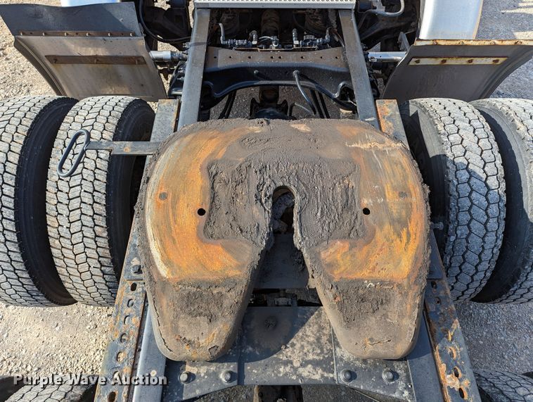 image for item MN9963 2019 Peterbilt 579  semi truck