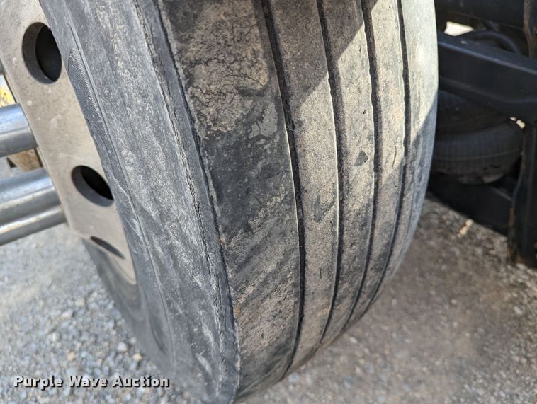 image for item MN9963 2019 Peterbilt 579  semi truck