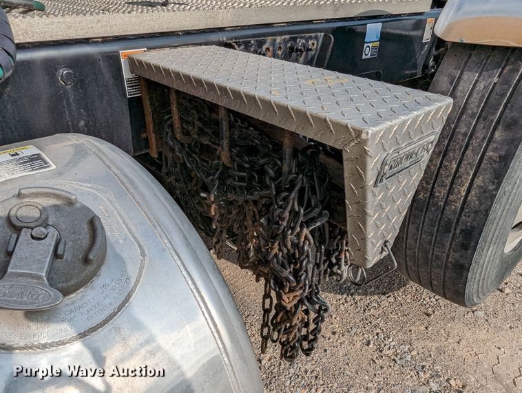 image for item MN9963 2019 Peterbilt 579  semi truck