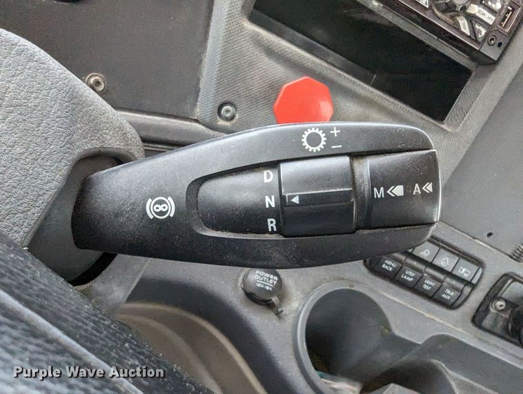 image for item MN9965 2018 Freightliner Cascadia 125  semi truck