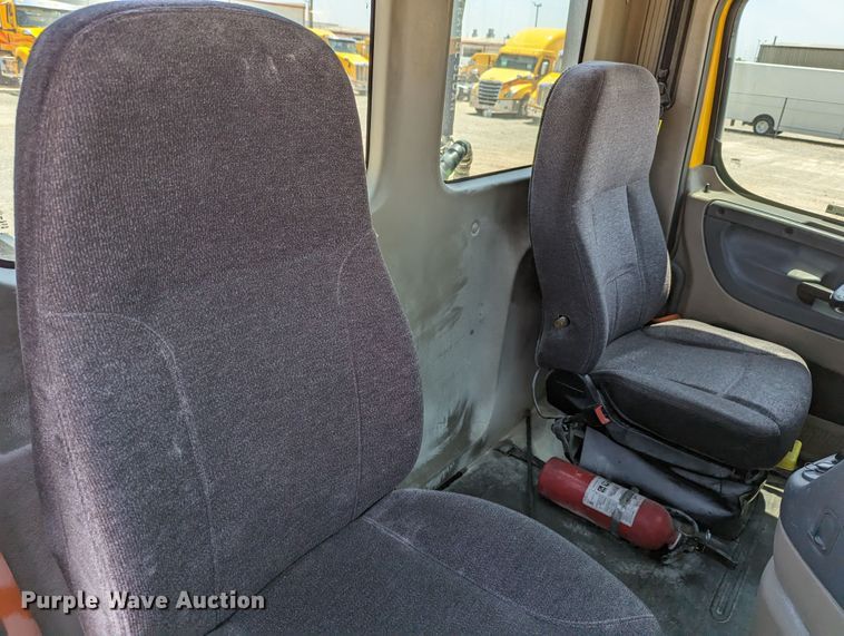 image for item MN9965 2018 Freightliner Cascadia 125  semi truck