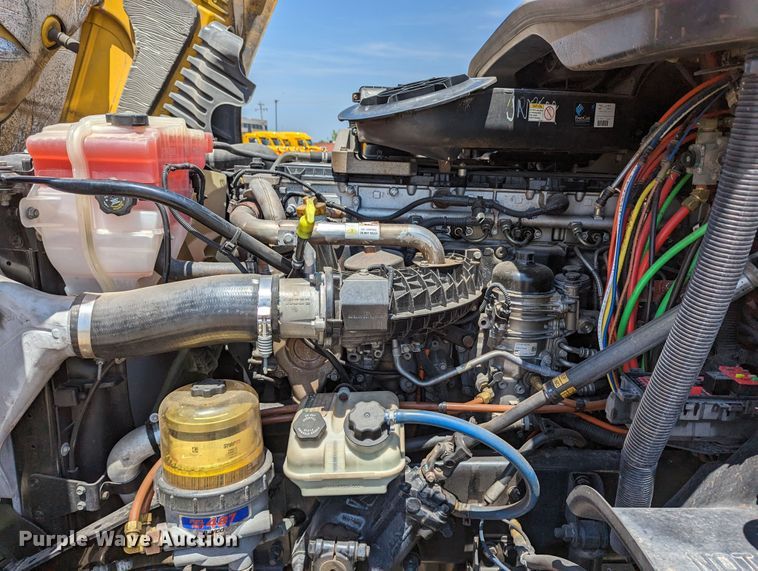 image for item MN9965 2018 Freightliner Cascadia 125  semi truck