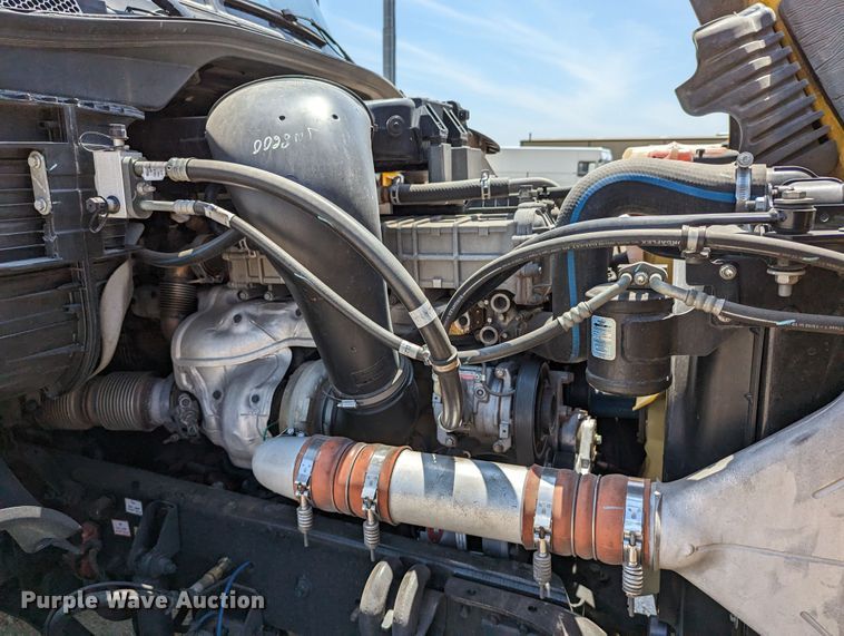 image for item MN9965 2018 Freightliner Cascadia 125  semi truck