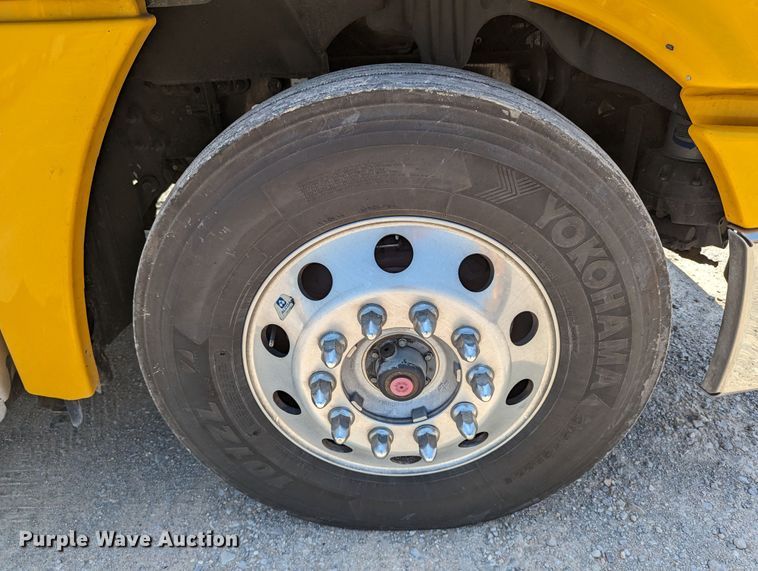 image for item MN9965 2018 Freightliner Cascadia 125  semi truck