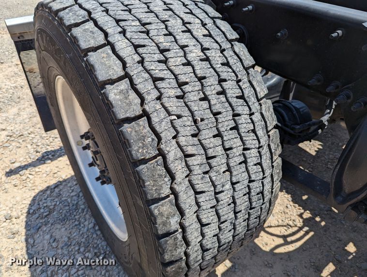 image for item MN9965 2018 Freightliner Cascadia 125  semi truck