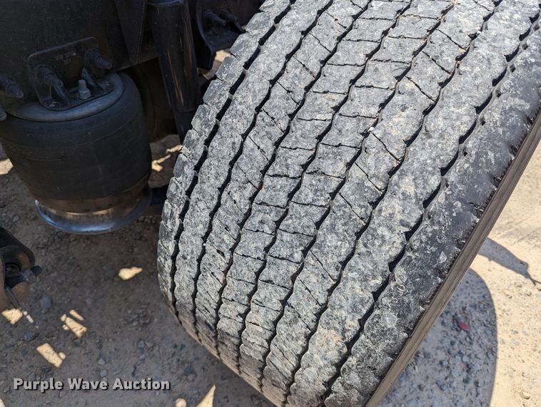 image for item MN9965 2018 Freightliner Cascadia 125  semi truck