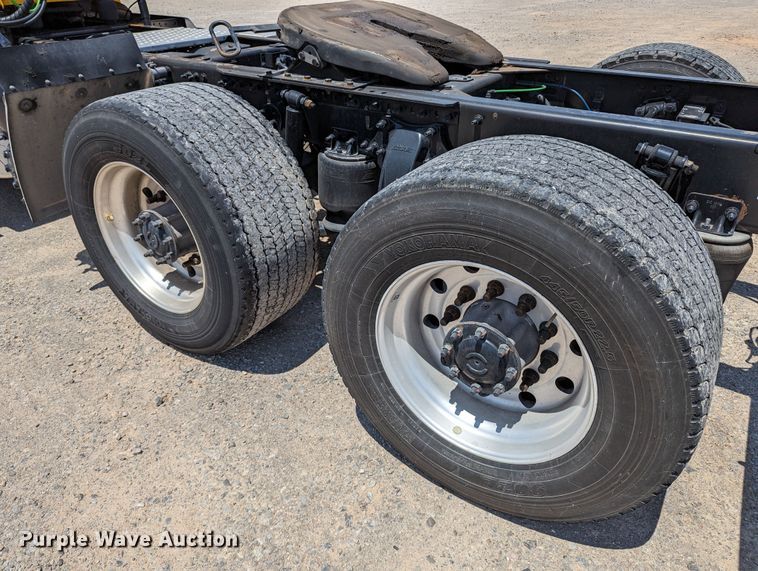 image for item MN9965 2018 Freightliner Cascadia 125  semi truck