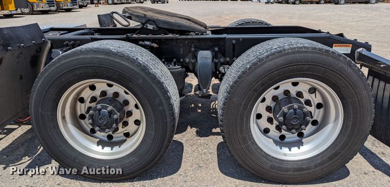 image for item MN9965 2018 Freightliner Cascadia 125  semi truck