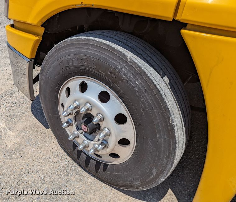 image for item MN9965 2018 Freightliner Cascadia 125  semi truck