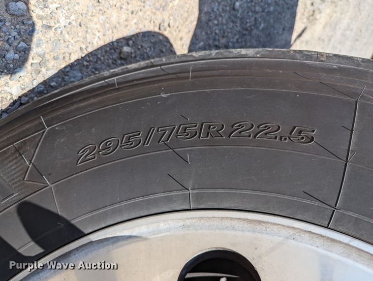 image for item MN9965 2018 Freightliner Cascadia 125  semi truck