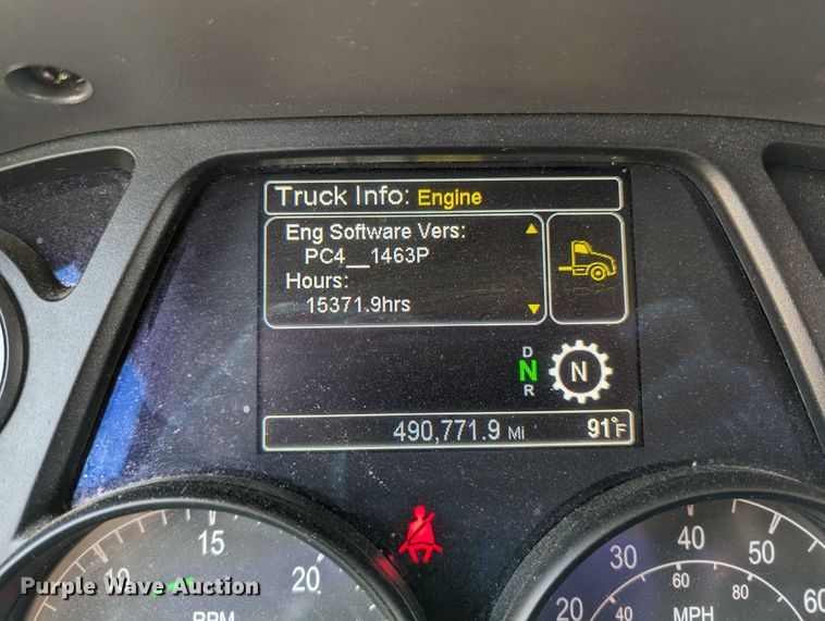 image for item MN9966 2019 Peterbilt 579  semi truck