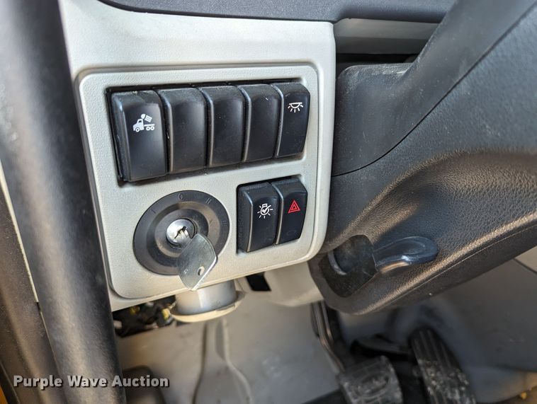 image for item MN9966 2019 Peterbilt 579  semi truck