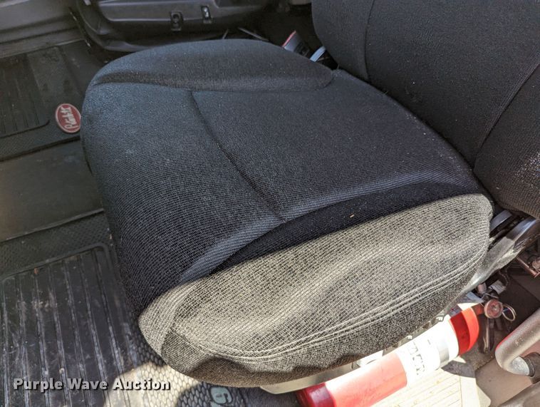 image for item MN9966 2019 Peterbilt 579  semi truck