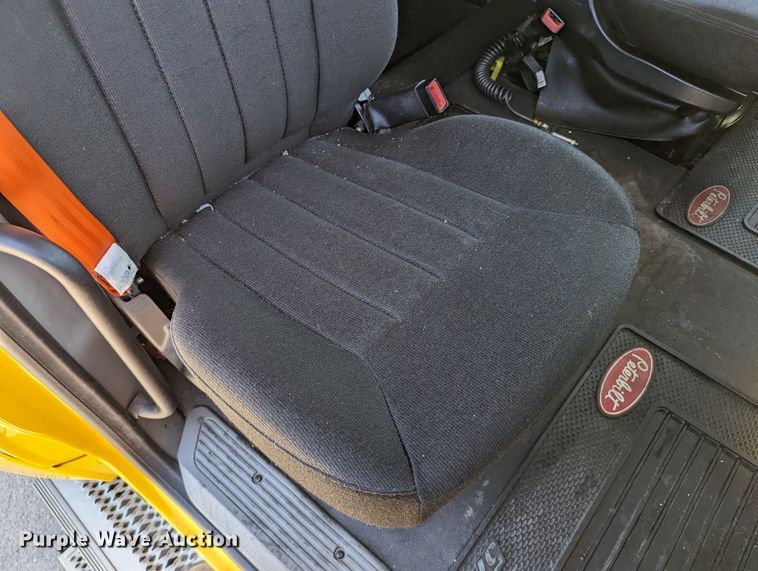 image for item MN9966 2019 Peterbilt 579  semi truck