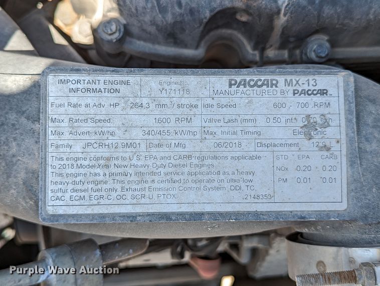 image for item MN9966 2019 Peterbilt 579  semi truck