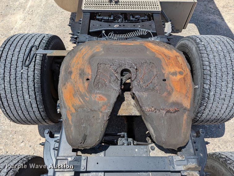 image for item MN9966 2019 Peterbilt 579  semi truck