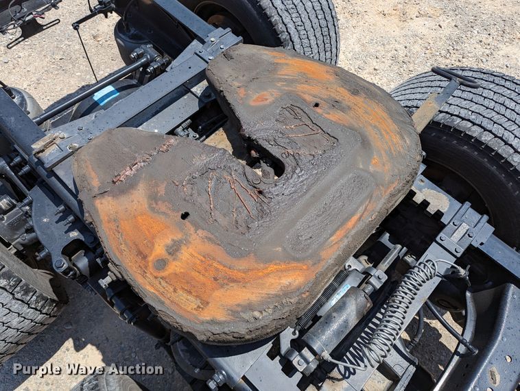 image for item MN9966 2019 Peterbilt 579  semi truck