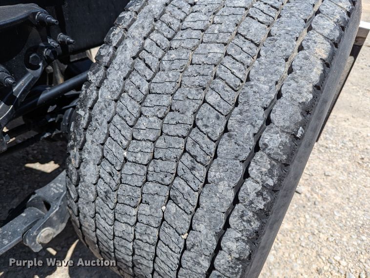 image for item MN9966 2019 Peterbilt 579  semi truck